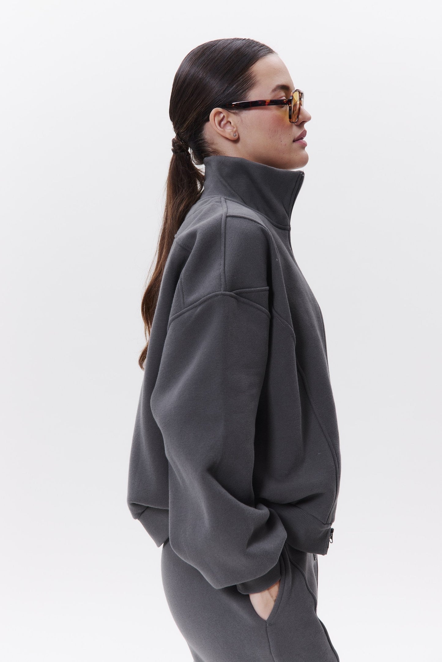 AURA set in GREY GREY DLNSK