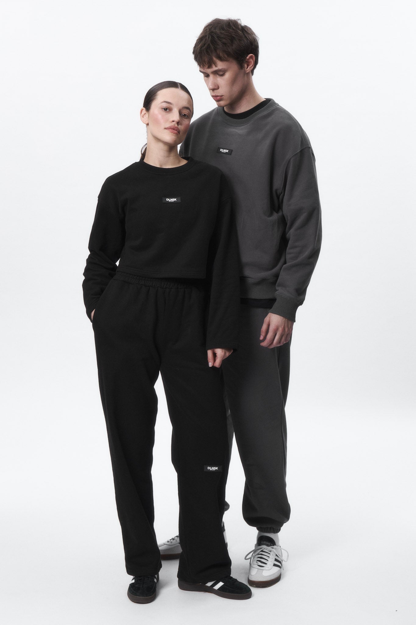 CROPPED CREWNECK in BLACK Cropped hoodie DLNSK