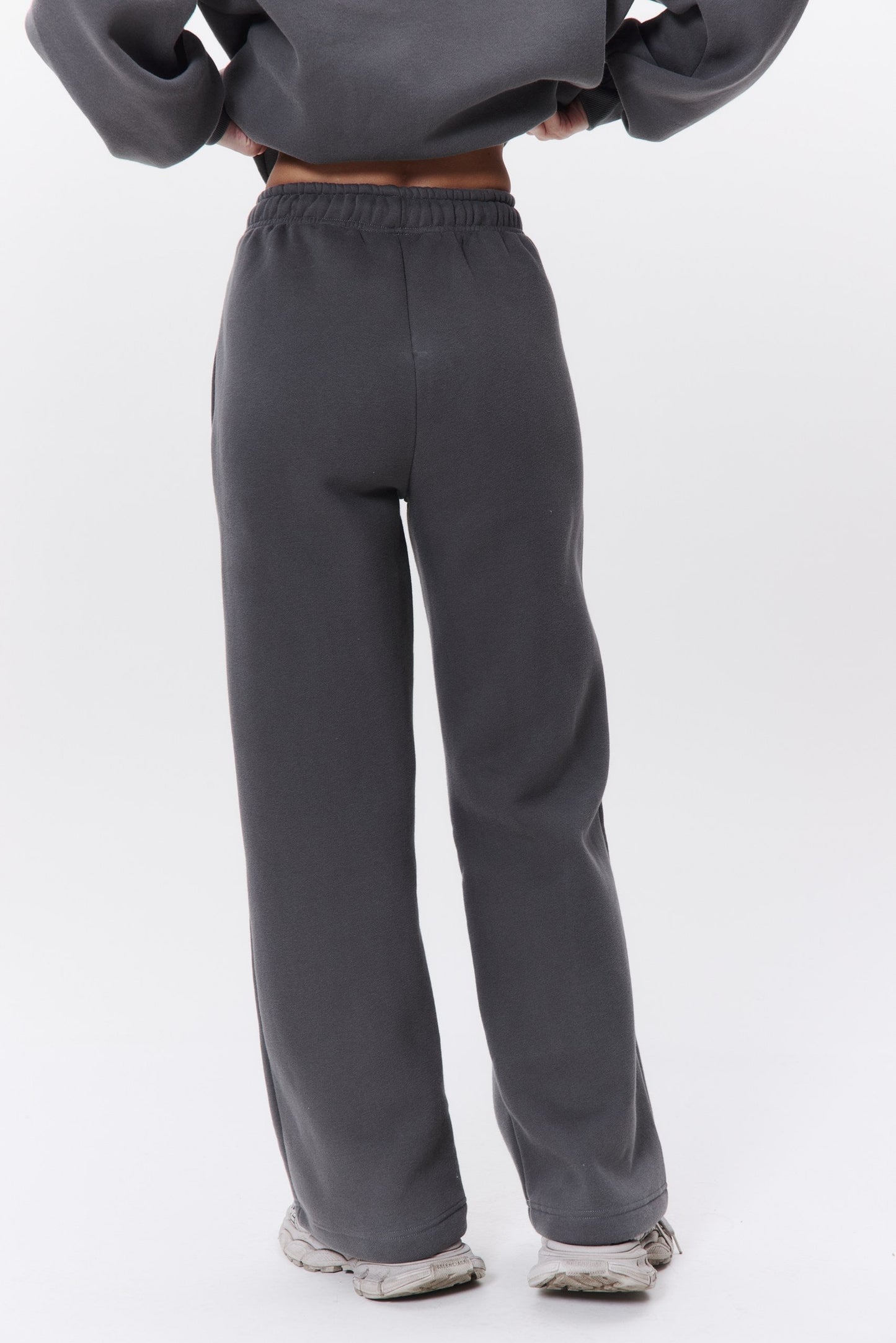 AURA set in GREY GREY DLNSK 