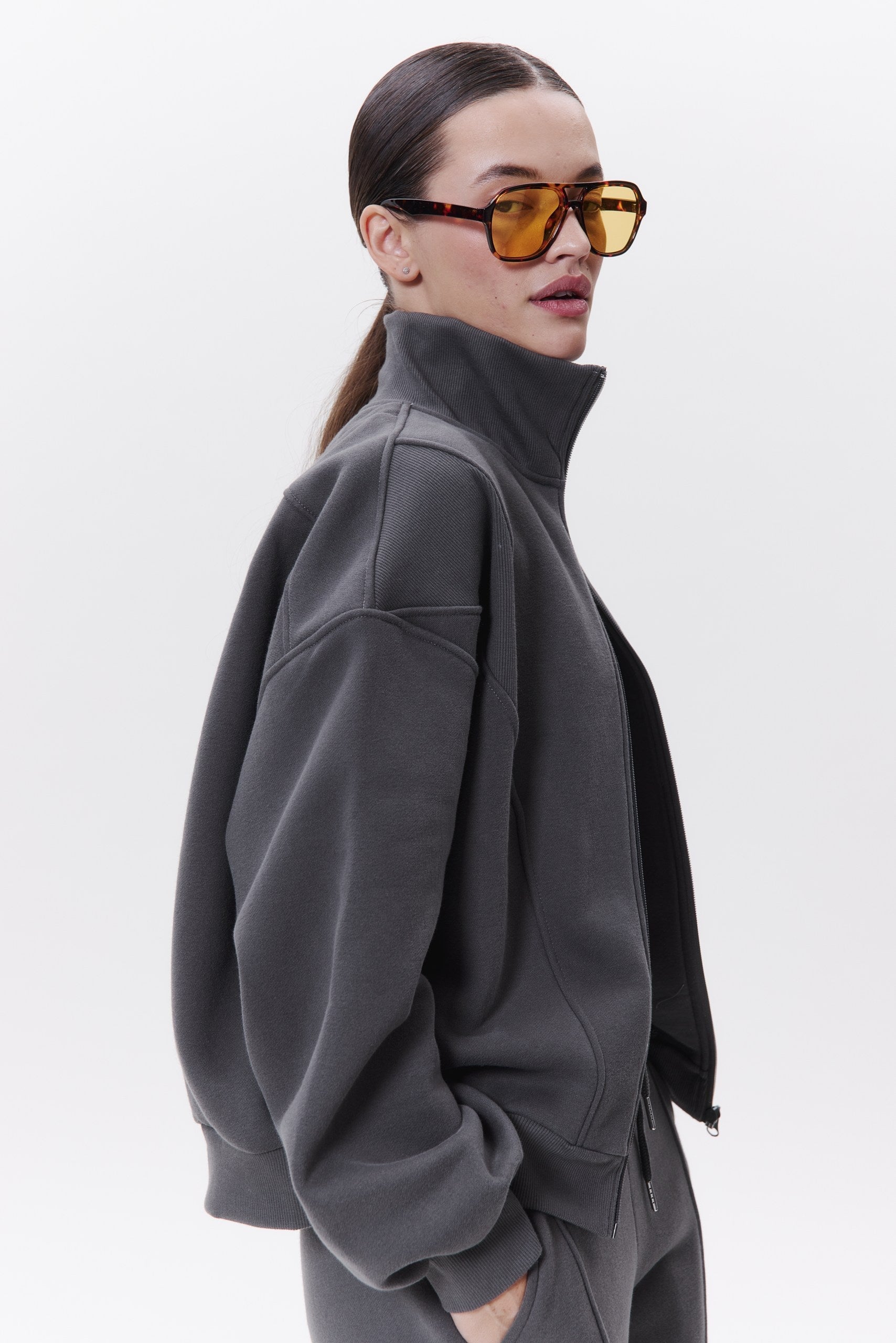 AURA set in GREY GREY DLNSK 