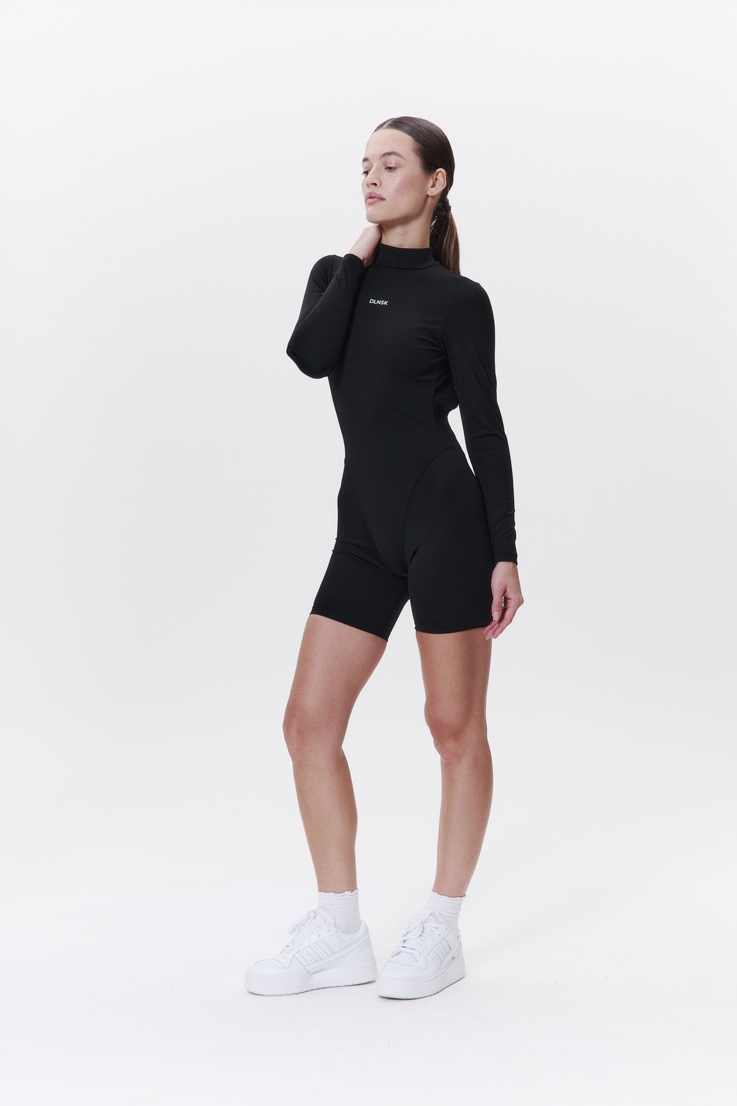 AURA Shaping Bodysuit in BLACK DLNSK 