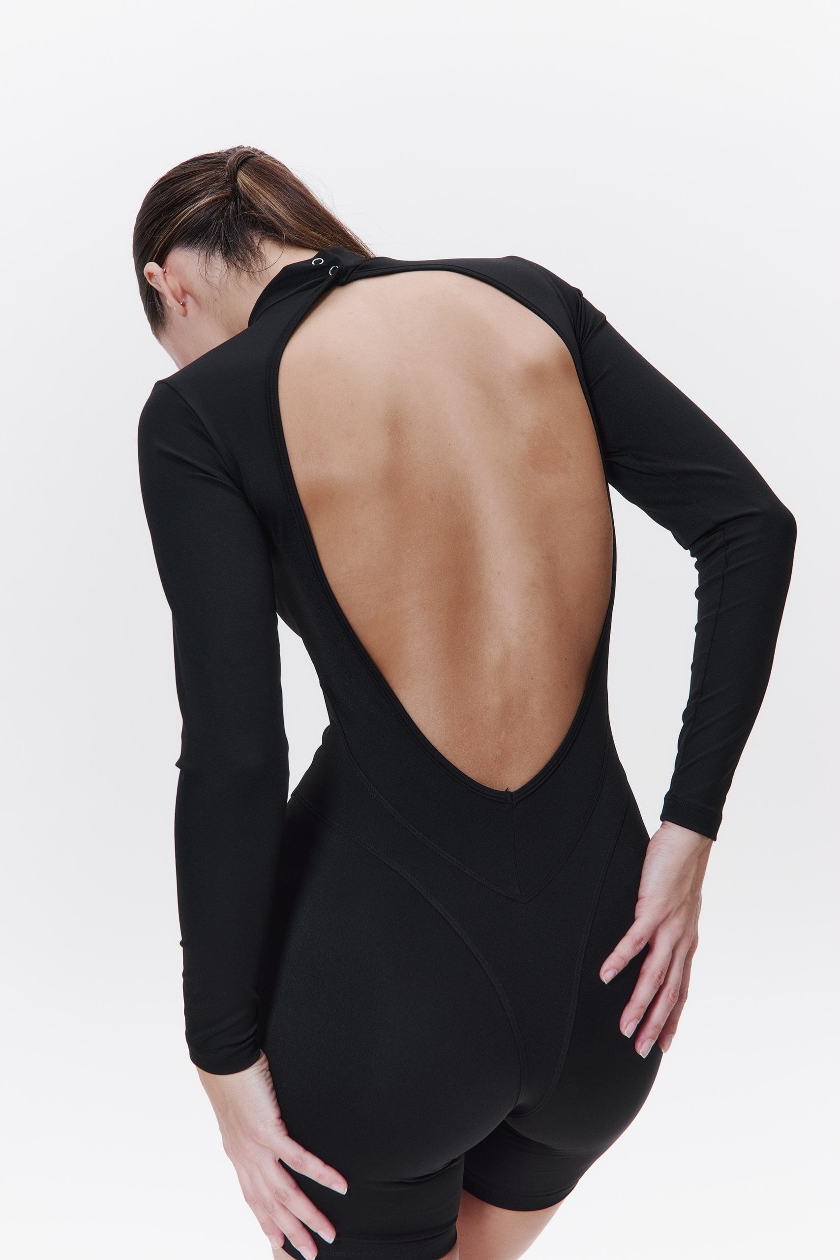 AURA Shaping Bodysuit in BLACK DLNSK 