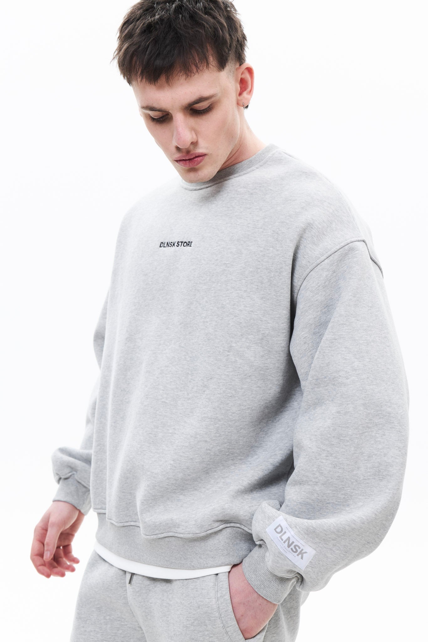 BASE CREWNECK in CRASH GREY Crewneck DLNSK 