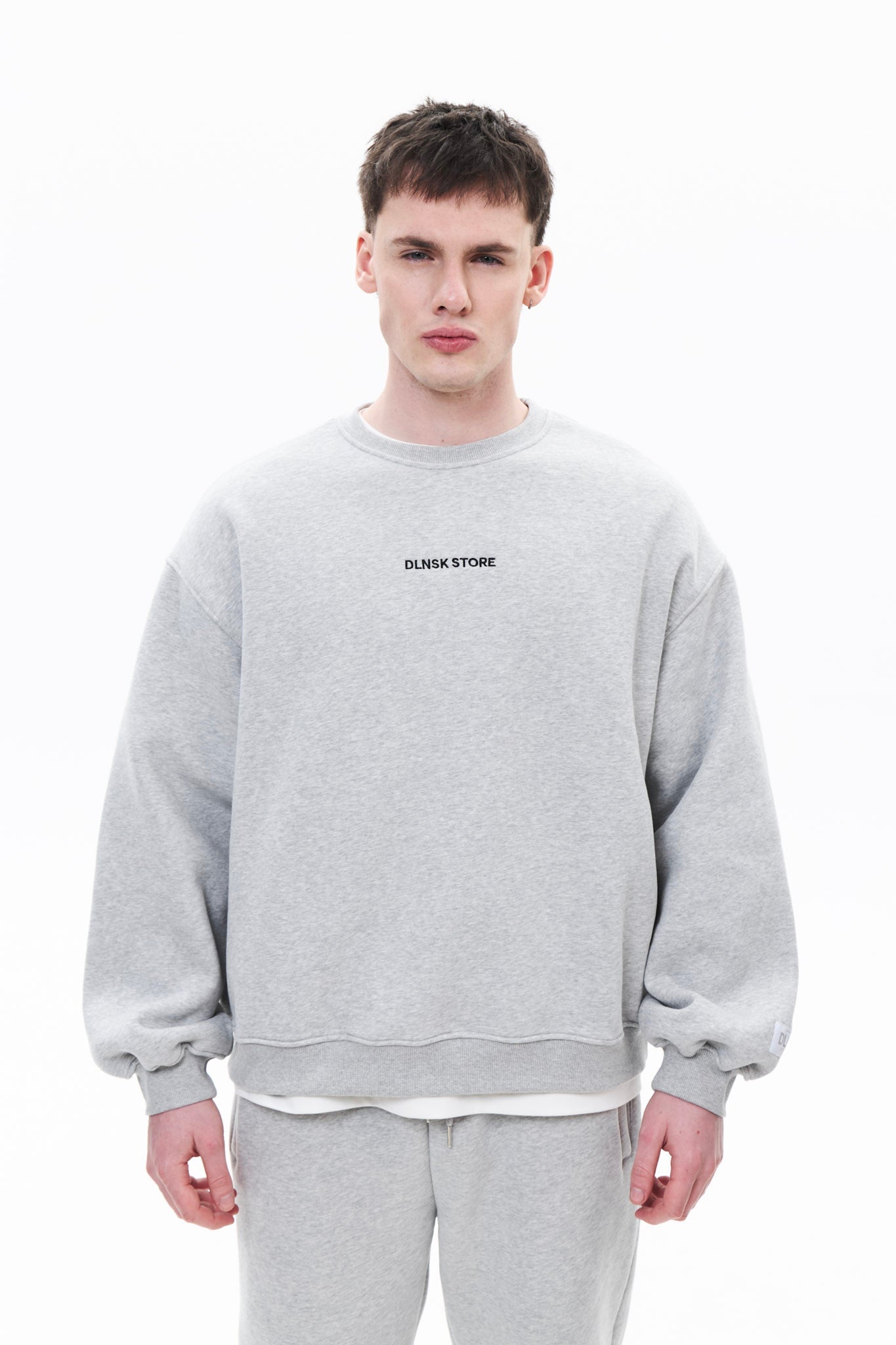 BASE CREWNECK in CRASH GREY Crewneck DLNSK 