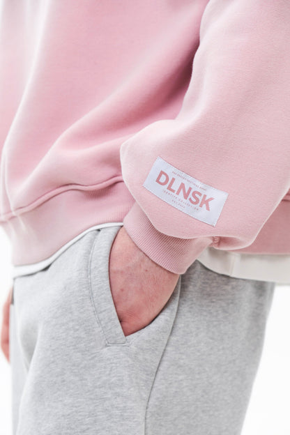 BASE CREWNECK in PINK Crewneck DLNSK 