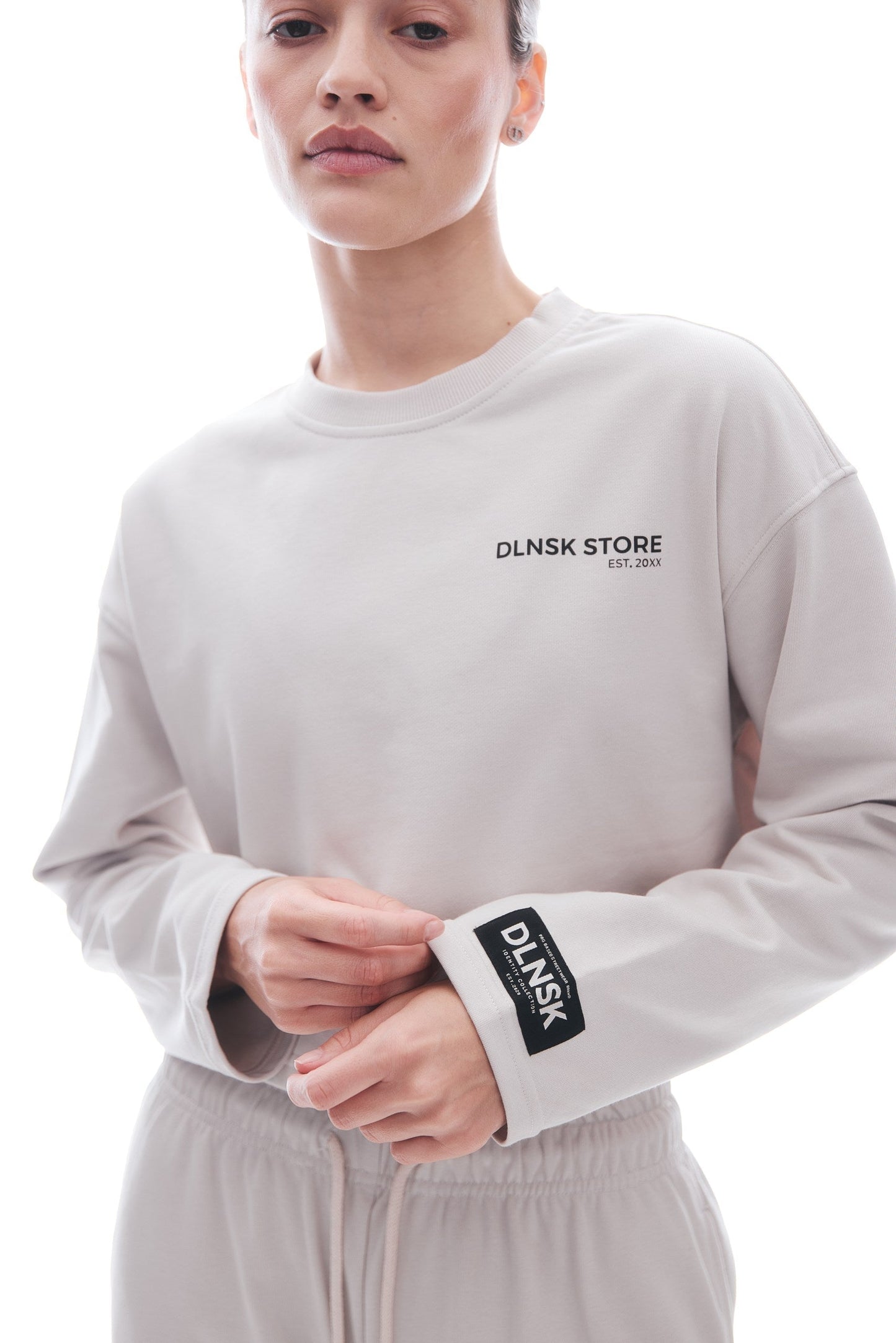 CORE cropped longsleeve in FOG Cropped hoodie DLNSK 