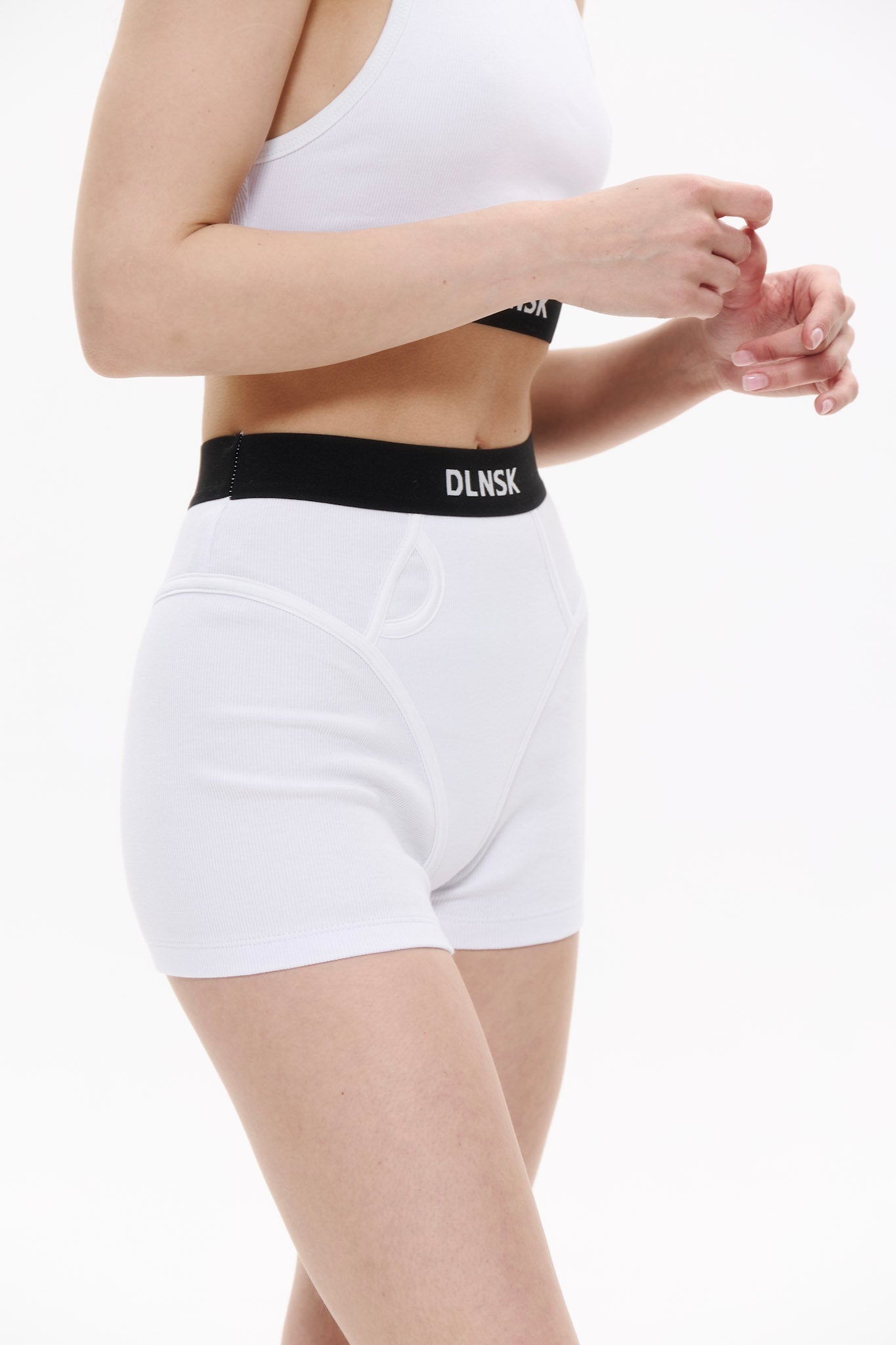 HOME SHORTS IN PURE WHITE DLNSK 