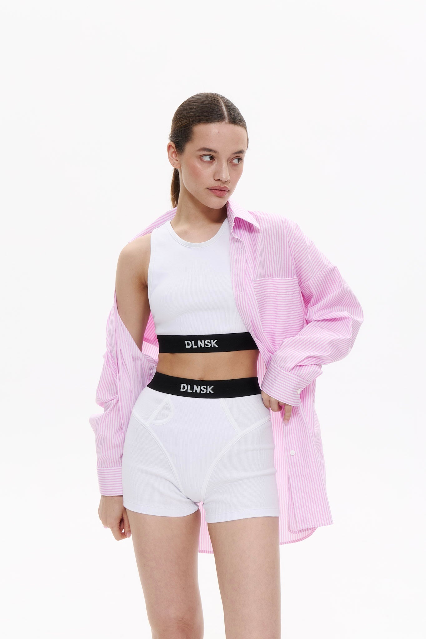 HOME SHORTS IN PURE WHITE DLNSK 