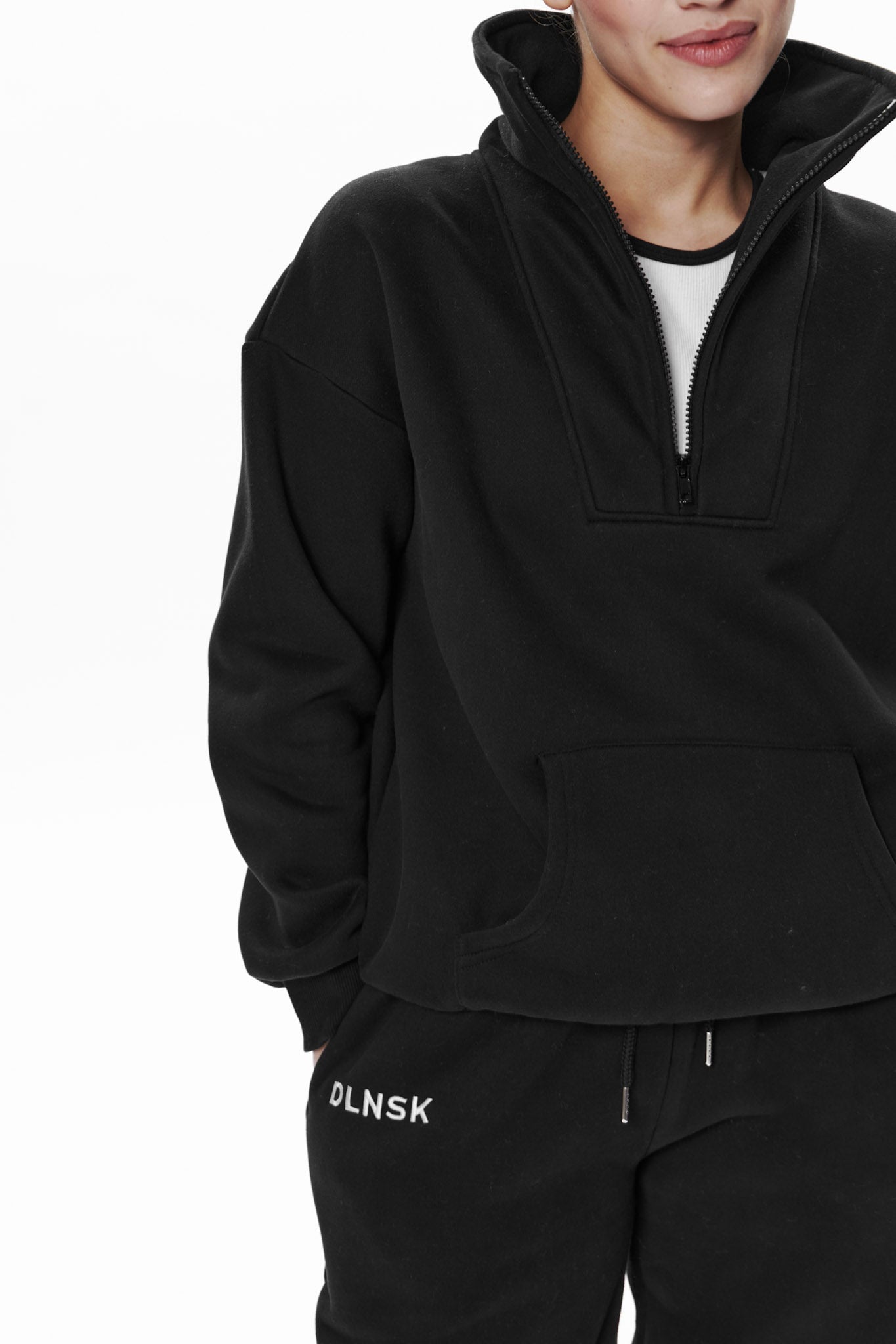 ICON crewneck with zip in BLACK Crewneck DLNSK 