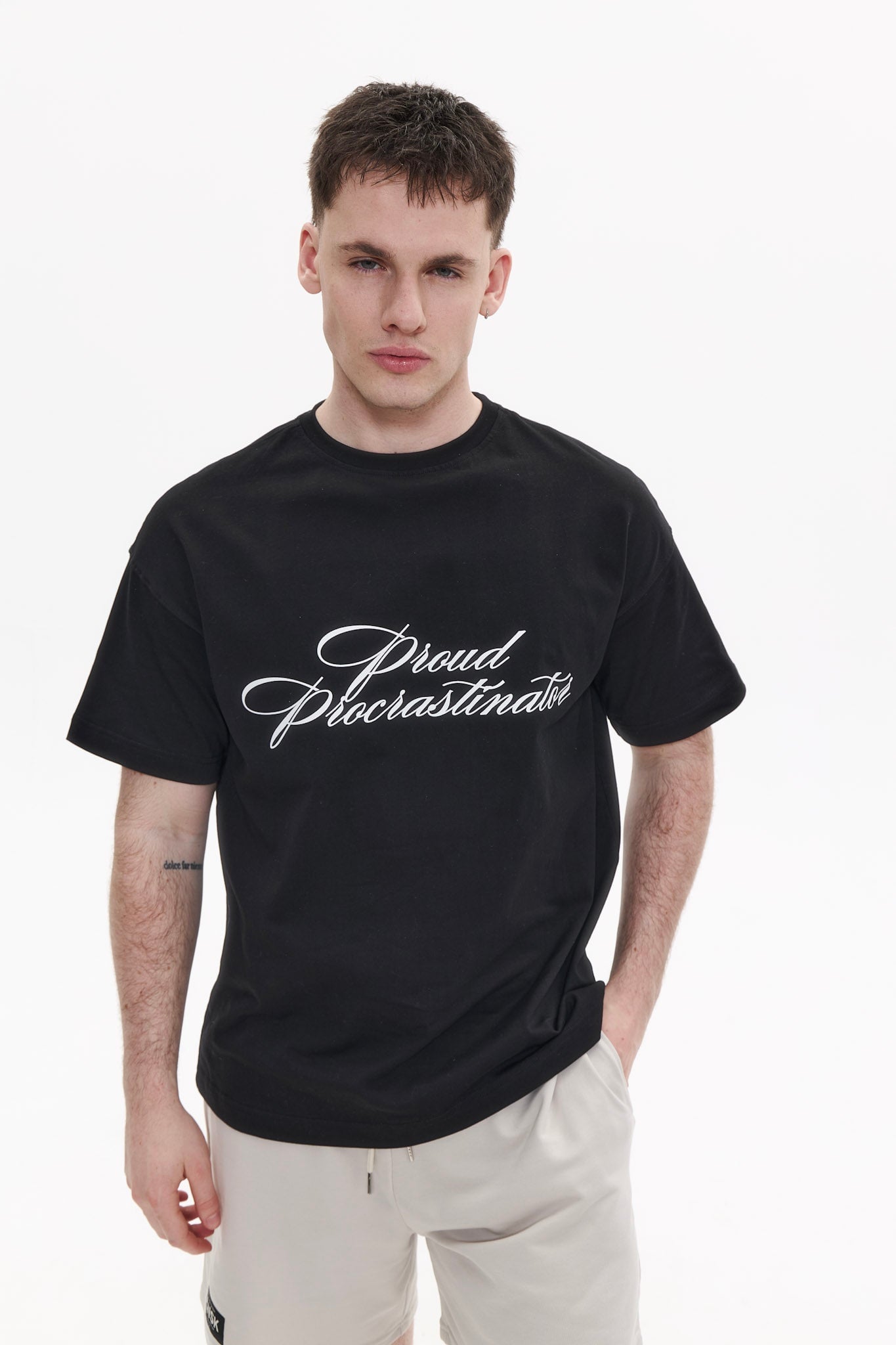 "PROUD PROCRASTINATOR" t-shirt in WASHED BLACK DLNSK 