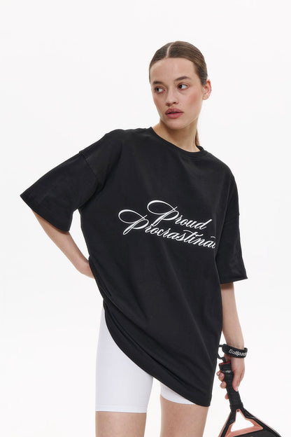 "PROUD PROCRASTINATOR" t-shirt in WASHED BLACK T-shirt DLNSK 