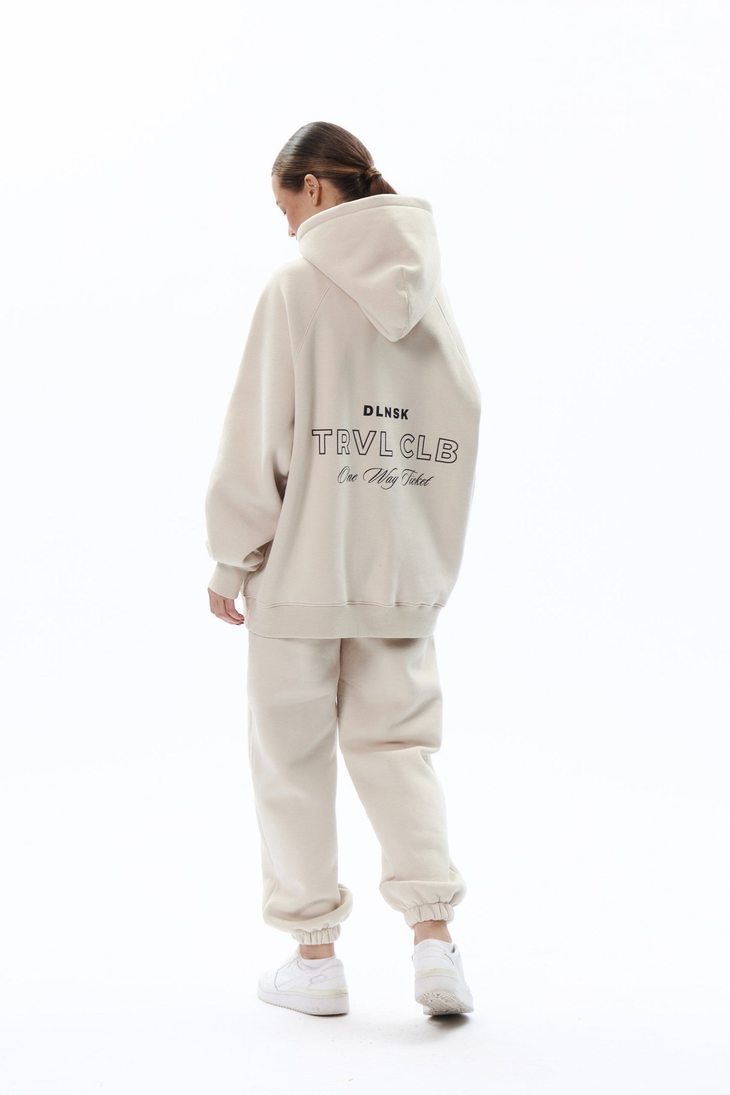 TRVL CLB base hoodie in COOKIE Hoodie DLNSK 