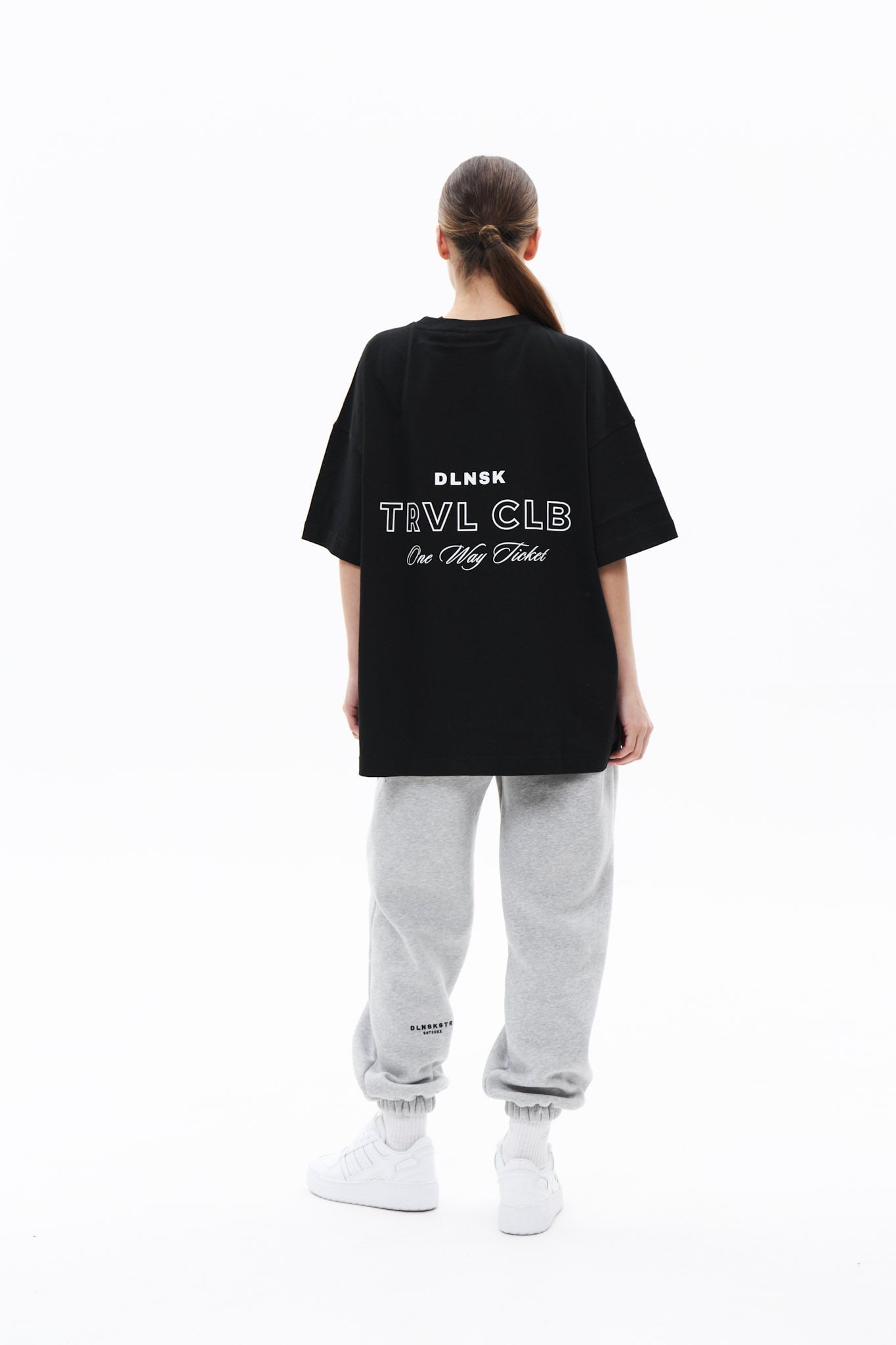 TRVL CLUB t-shirt in BLACK T-shirt DLNSK 