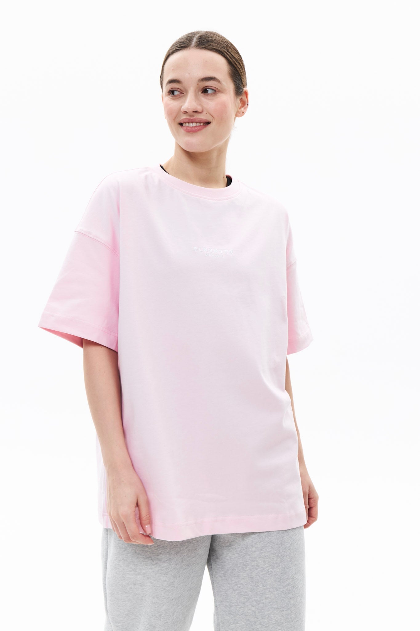 TRVL CLUB t-shirt in PINK T-shirt DLNSK 